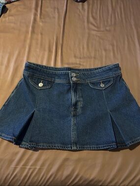 American Eagle Indigo Blue Stretch Denim Skirt with Contrast Stitching